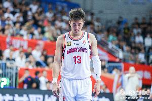 ??手感還要調(diào)！郭艾倫11中2拿到6分2板8助 正負值-13