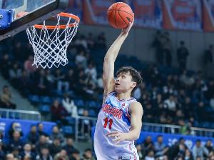 得分上雙！齊麟半場(chǎng)9中5拿到11分2板2斷 正負(fù)值+15最高