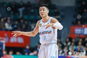 攻防一體！高詩(shī)巖12中6拿下22分5板6助5斷 下半場(chǎng)16分