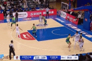 追到只剩3分！喬丹-霍華德球被切掉后撿起來順勢轉(zhuǎn)身投進(jìn)三分