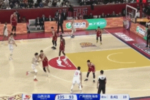 比賽結(jié)束還早！郭艾倫轉(zhuǎn)身突破上籃+急停中投+妙傳帶隊咬住比分！