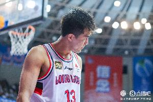 以串聯(lián)開局！郭艾倫首節(jié)出戰(zhàn)9分鐘 3中1拿到3分2板4助