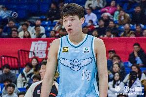 ??這命中率不應(yīng)該??！楊瀚森半場(chǎng)7中1僅拿4分3板1助2帽