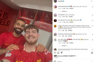 慣例?薩拉赫社媒曬與埃利奧特合照，慶祝球隊(duì)取勝