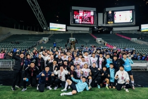 頭球絕殺助廣東隊贏得省港杯，夏達龍社媒發(fā)文慶祝