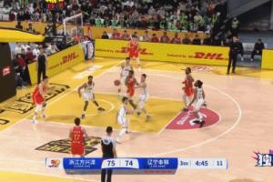 付豪暴怒原因：拿到籃板 被對(duì)手疑似犯規(guī)破壞&裁判沒(méi)吹 球權(quán)被搶