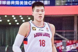 直播吧：焦泊喬已經(jīng)出院目前只能坐輪椅 四周后才能正常行走