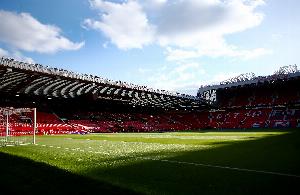 比賽中球迷斗毆，曼市警局：曼聯(lián)vs流浪者比賽期間有39名球迷被捕