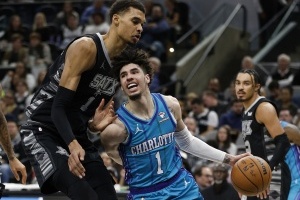 拉加-貝爾：文班亞馬會成全明星 但教練們不會選三球進