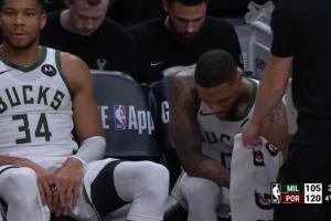 ???干脆！老里提前三分多鐘舉白旗！字母哥&利拉德很無奈