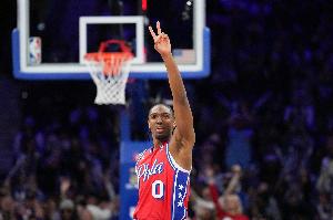 ??馬克西本賽季隊內(nèi)得分王/助攻王/搶斷王/三分命中數(shù)第一