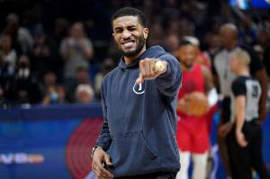 維金斯：很久沒(méi)看到小佩頓這樣扣籃 他點(diǎn)燃了我們&讓大家很興奮