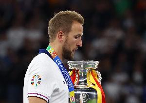 前隊友：希望凱恩今年奪冠然后打臉?biāo)腥?，他總是因為無冠被指責(zé)