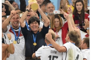 德國(guó)隊(duì)祝勒夫65歲生日快樂(lè)，帶隊(duì)125勝39平34負(fù)&問(wèn)鼎14年世界杯