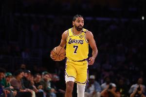 今天外線有！文森特上半場三分4中2得到6分2籃板