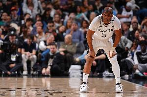 隊記：明天馬刺客戰(zhàn)老鷹 保羅&?？怂?麥克勞林出戰(zhàn)成疑