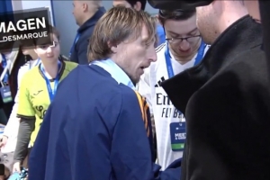 莫德里奇：我怎么會(huì)跟維尼修斯生氣呢？那只是球場(chǎng)上的事情而已