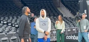 老隊(duì)友重逢！濃眉和丁威迪在訓(xùn)練場熱聊