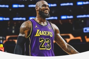 昨天曾嘲諷追夢罰球不中！詹姆斯：我是個(gè)小壞蛋 在場上跑來跑去