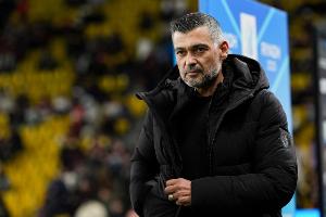 鐵漢柔情！孔塞桑賽后允許小球迷登上米蘭大巴面見球員們