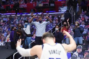 諾維茨基：我永遠(yuǎn)是獨(dú)行俠一員 但今天得來支持我兄弟東契奇??