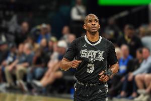 搶斷里程悲！保羅搶斷數(shù)追平歷史第二 全場拿到5分2板8助4斷