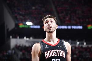 申京：我的背部今天早上感覺還不太舒服 后來情況好轉(zhuǎn)了