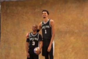 ??38cm身高差！保羅甚至不到文班的胳肢窩??