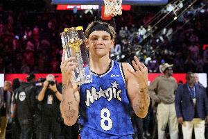 全明星獎(jiǎng)金：麥克朗10.5萬(wàn) 三分王希羅6萬(wàn) 技巧賽冠軍各5.5萬(wàn)