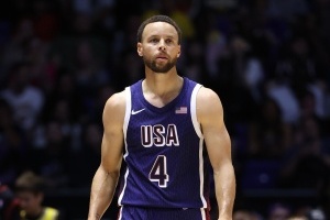 奧運奪冠后！科爾擁抱庫里：能成為你人生的一部分我他X太幸運了