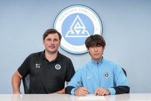 深圳新鵬城足球俱樂部與球員申桓銘、江唯一正式簽約