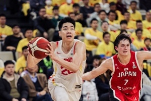 先發(fā)拼搶很積極！朱俊龍5中2拿到4分11板1斷&拼下4個(gè)前場(chǎng)板