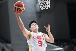 機(jī)會(huì)不多！張寧&楊瀚森僅出戰(zhàn)2分鐘 張寧送上一記絲滑轉(zhuǎn)身上籃