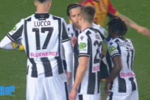 離譜！烏迪內(nèi)斯球員盧卡強(qiáng)硬搶點(diǎn) 進(jìn)球后無人與他慶祝&很快被換下