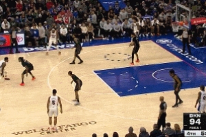 這球太難了！喬治弧頂連續(xù)變向 頂著扎威強(qiáng)突慢三步打板拋投！