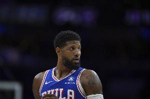 效率不俗！喬治半場(chǎng)3中2&5罰4中 拿下9分5板1助2斷1帽填滿數(shù)據(jù)欄