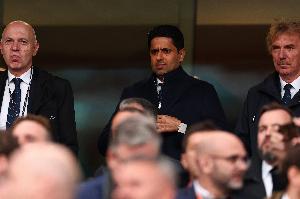 RMC：部分里昂球迷拉橫幅，要求巴黎主席納賽爾退出法國(guó)足球