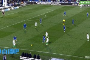 贏得簇?fù)恚“矕|尼6場(chǎng)3球2助，錯(cuò)失機(jī)會(huì)時(shí)埋頭懊惱球迷仍吶喊鼓掌