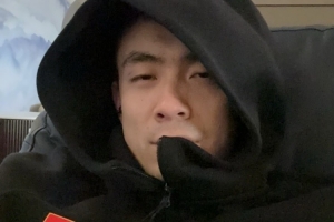 ??趙繼偉曬照回顧亞預(yù)賽客場之旅 高詩巖打趣：一般??