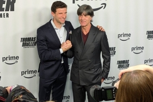 穆勒個(gè)人紀(jì)錄片《獨(dú)一無(wú)二》首映禮，勒夫、赫內(nèi)斯、海納等人出席