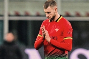 身后放鏟染紅！帕夫洛維奇社媒致歉：很抱歉今晚讓球迷們失望了