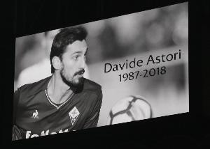 布馮&皮奧利緬懷阿斯托里：7年來他一直與我們同在，我們想念你