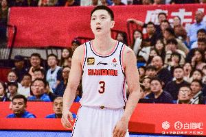 杜鋒：這一個(gè)月有很多場(chǎng)外活動(dòng) 但胡明軒都沒去 一直在全身心恢復(fù)