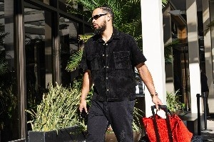 新奧爾良風(fēng)情！火箭眾將穿搭：牛仔褲成標(biāo)配 申京側(cè)顏男神范兒