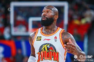 效率低！瓊斯24投8中&三分6中2 拿到25分6板13助2斷