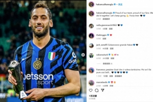 恰20曬最佳獎(jiǎng)杯：為全隊(duì)和球迷感到驕傲，我們共同完成了逆轉(zhuǎn)