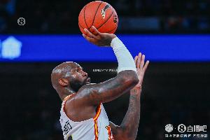 高效全能！多米尼克-瓊斯半場(chǎng)13中9&4記三分砍下26分5板5助3斷