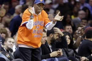 斯派克-李：尼克斯超50年沒(méi)奪冠了 希望有生之年能看到