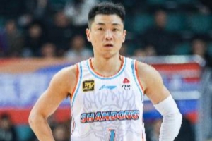 記者：高詩巖連續(xù)幾晚低燒和腸胃的問題 選擇了休戰(zhàn)