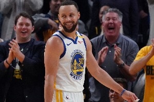 單人單隊(duì)25000分多難？科諾鄧一人一城 現(xiàn)役庫(kù)里獨(dú)苗 榜首是他？